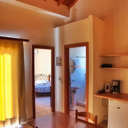 & Studios, Xifoupolis Aparthotel