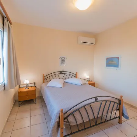 & Studios, Xifoupolis Aparthotel