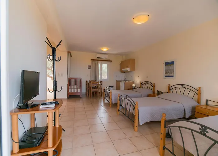 & Studios, Xifoupolis 4*