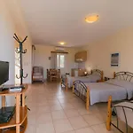 & Studios, Xifoupolis 4*