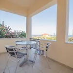 & Studios, Xifoupolis 4*