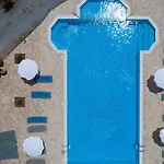 & Studios, Xifoupolis Lejlighedshotel 4*