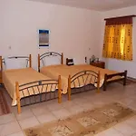& Studios, Xifoupolis Lejlighedshotel