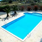 & Studios, Xifoupolis Lejlighedshotel