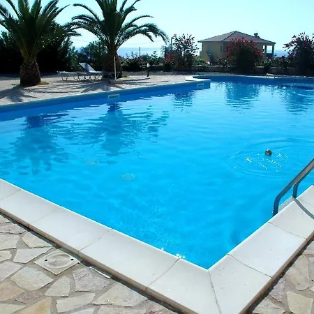 Lejlighedshotel & Studios, Xifoupolis 4*