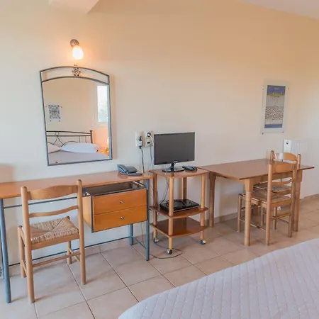 & Studios, Xifoupolis Aparthotel