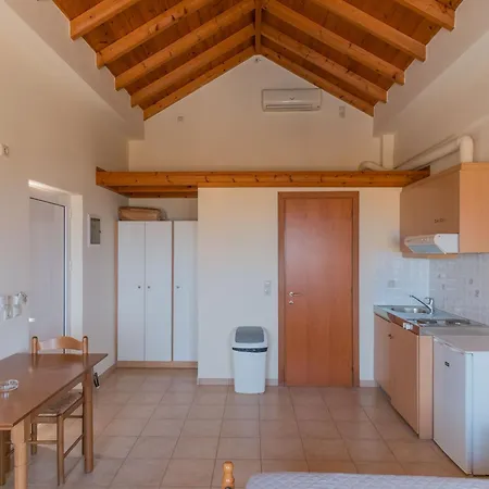 & Studios, Xifoupolis Aparthotel 2*