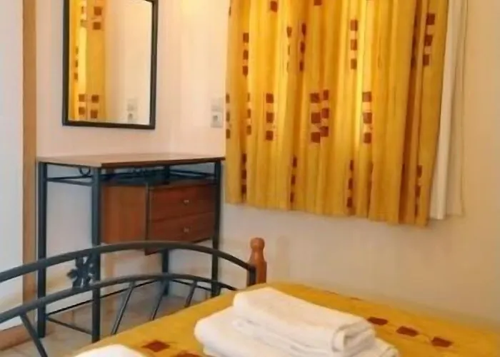 & Studios, Xifoupolis 4*